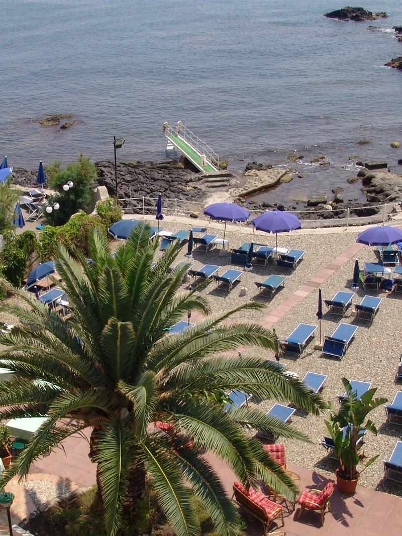 Kalos Hotel